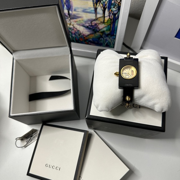 Gucci Black and Gold Watch - Picture 10 of 15